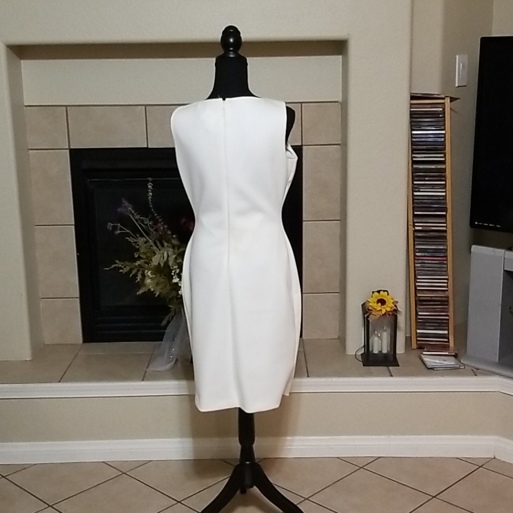 Dress - Picture 3 of 5